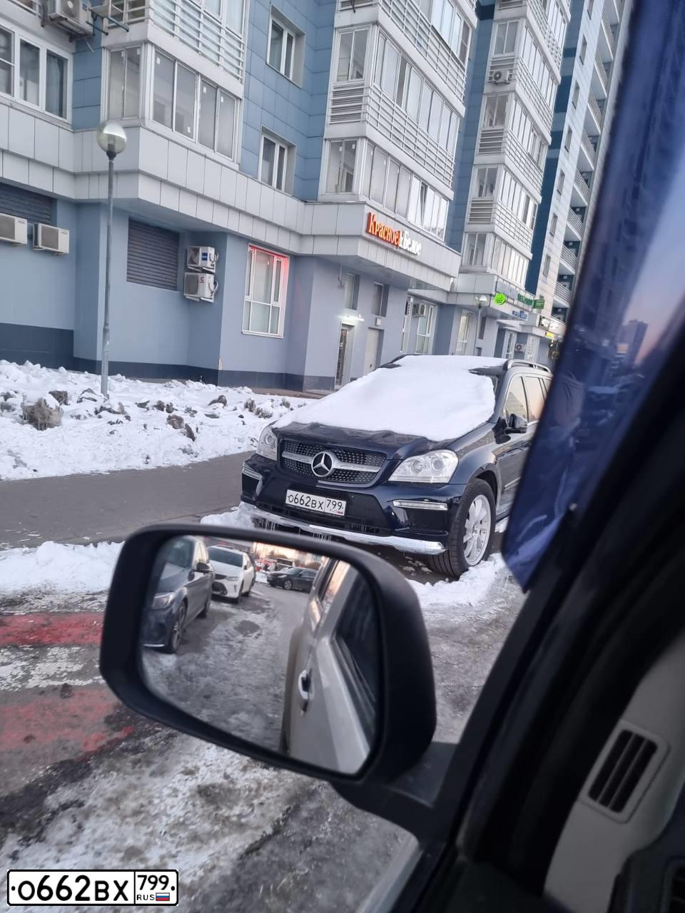 Фото автомобиля MERCEDES GL-KLASSE, 2007 — госномер Е616ХУ790. Цвет: Темно-синий