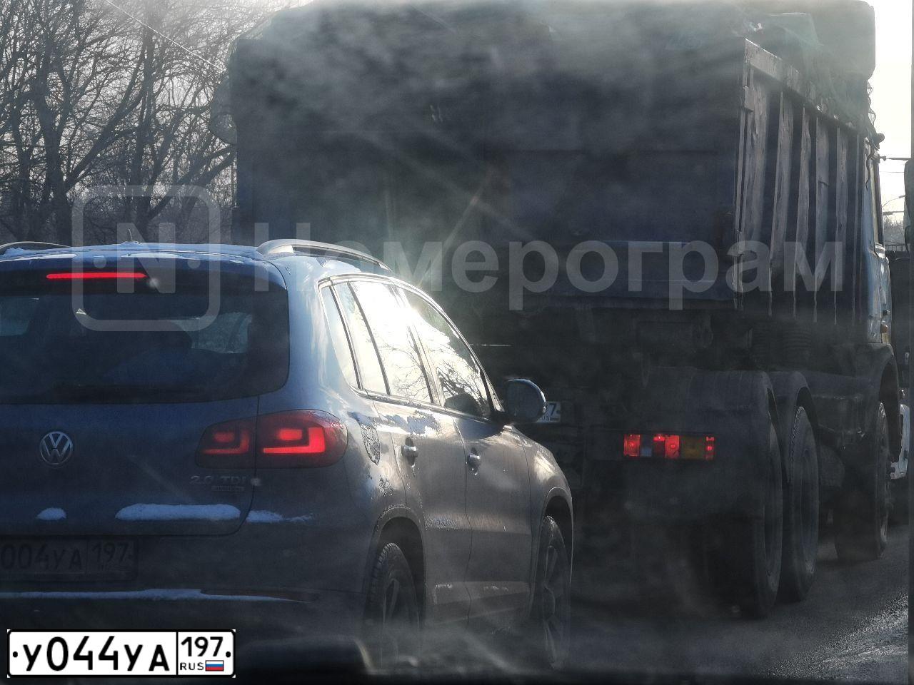 Фото автомобиля VOLKSWAGEN GOLF, 2009 — госномер С364РК790. Цвет: КРАСНЫЙ