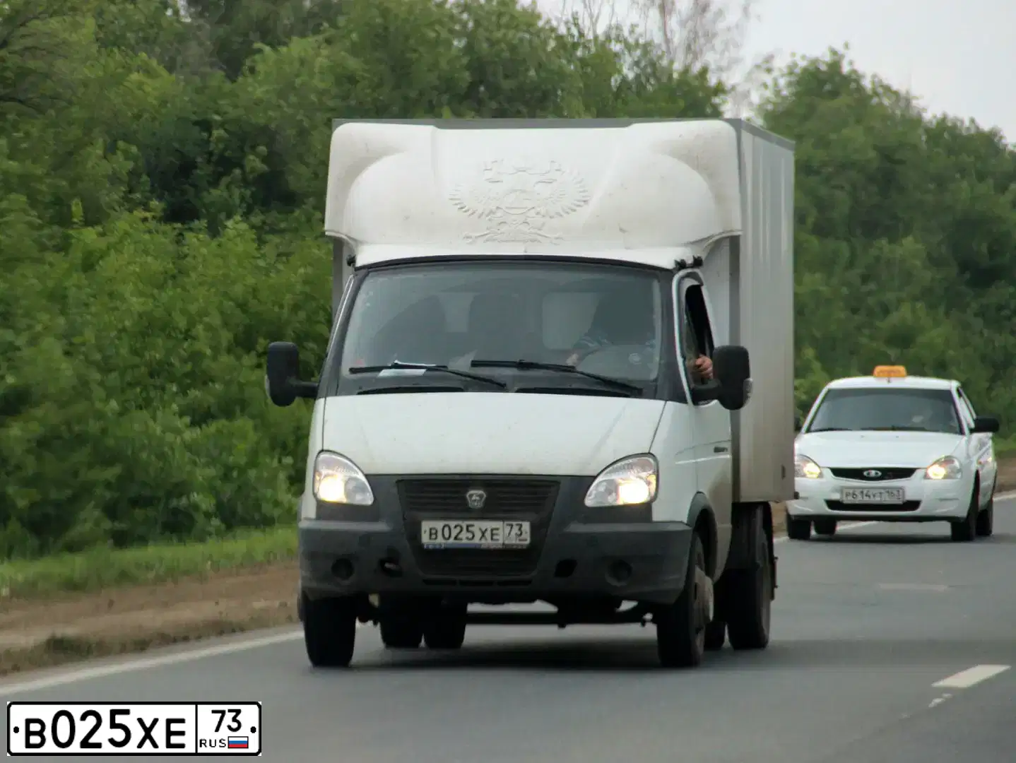 Фото автомобиля GAZ 3302 GAZEL, 2013 — госномер В025ХЕ73. Цвет: Белый