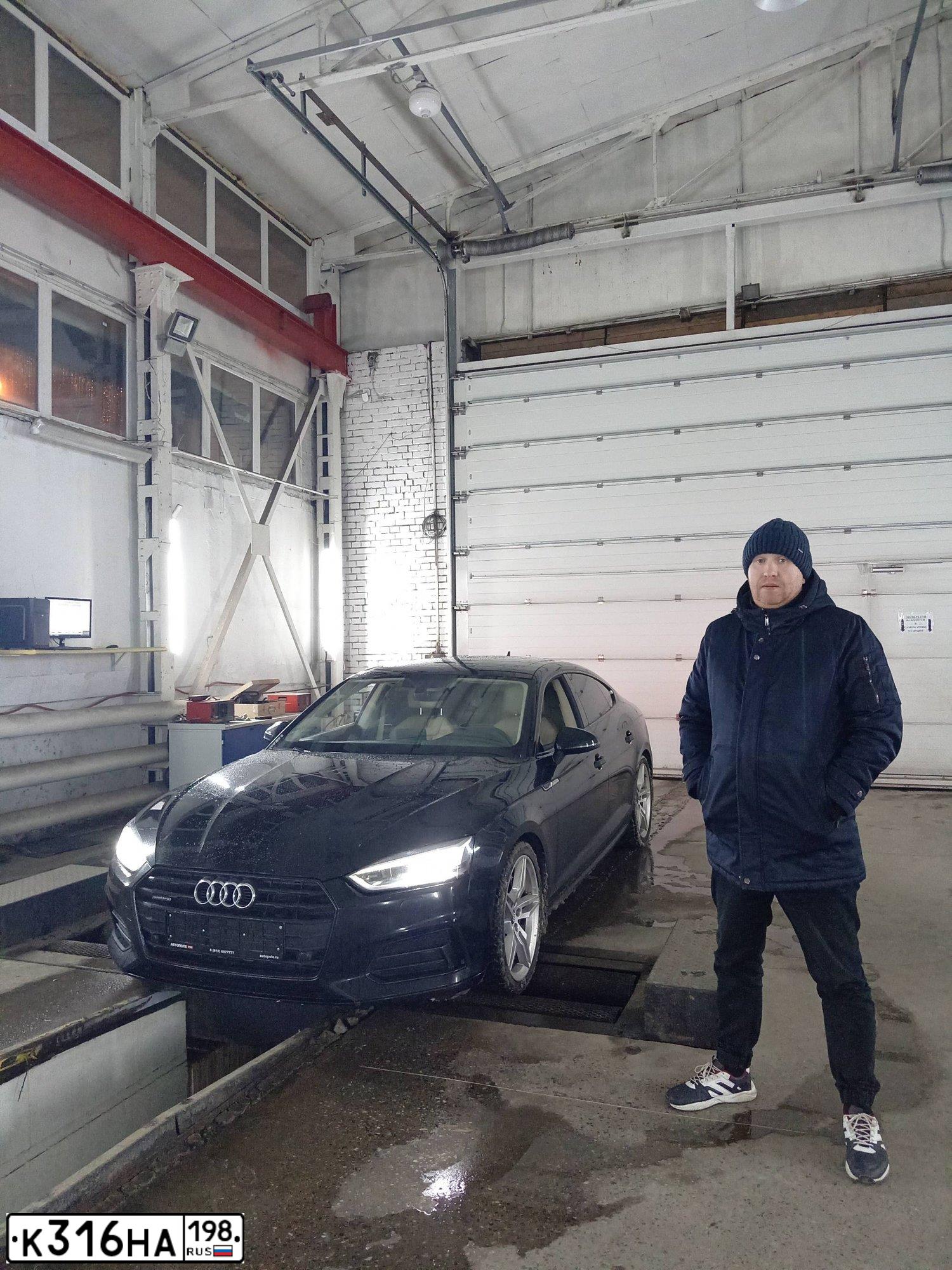 Фото автомобиля AUDI A5, 2018 — госномер О428КК774. Цвет: ЧЕРНЫЙ