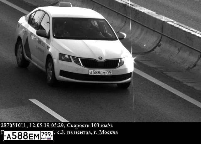 Фото автомобиля SKODA OCTAVIA, 2018 — госномер А588ЕМ799. Цвет: БЕЛЫЙ-ЖЕЛТЫЙ-СЕРЫЙ