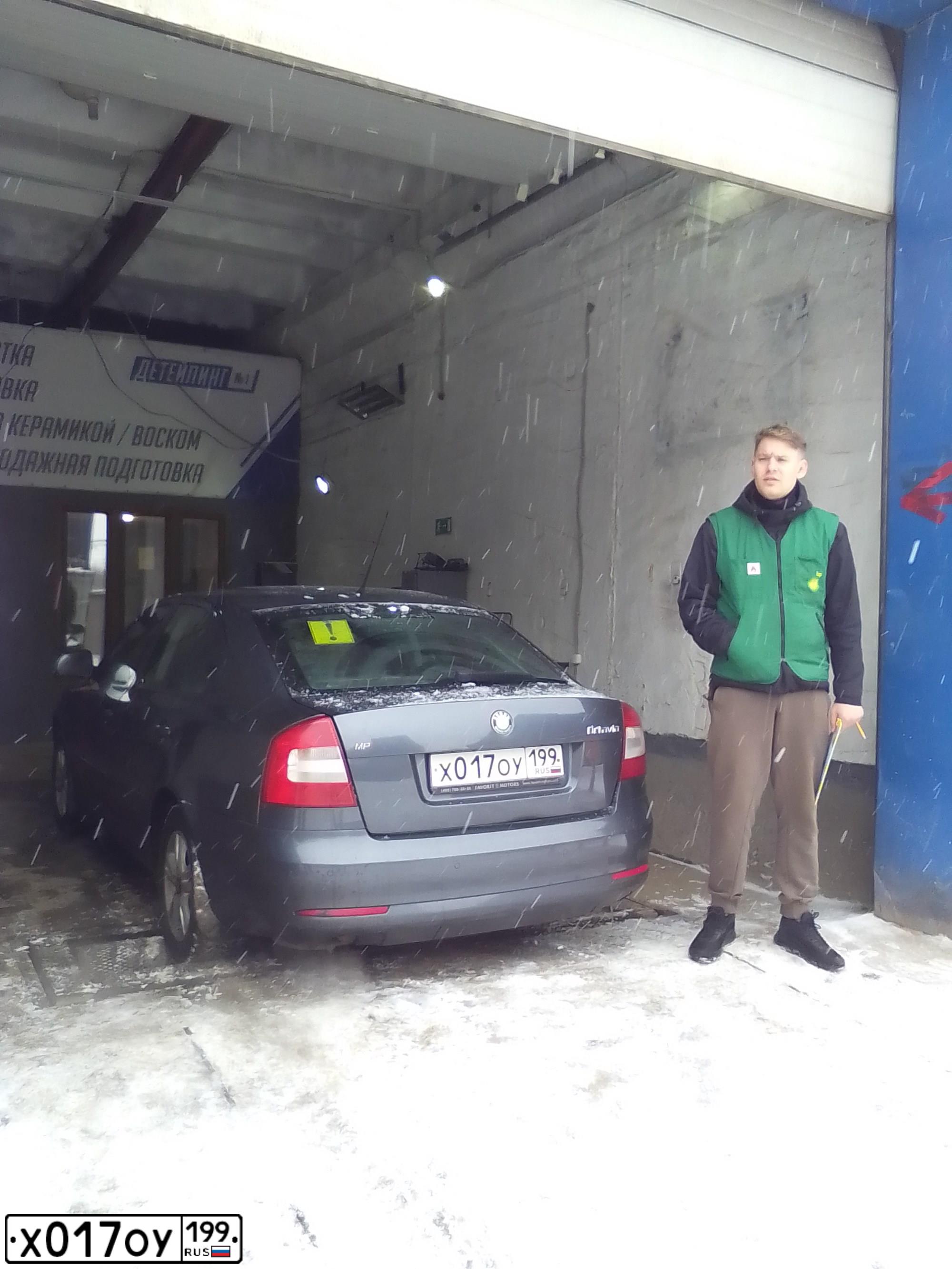 Фото автомобиля SKODA OCTAVIA, 2008 — госномер Х017ОУ199. Цвет: темно-серый