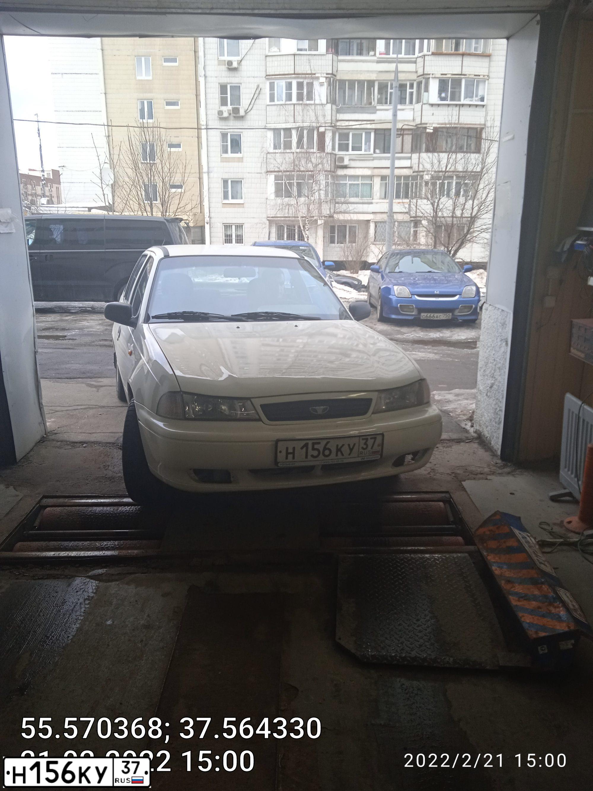 Фото автомобиля DAEWOO NEXIA, 2005 — госномер М893УУ33. Цвет: Белый