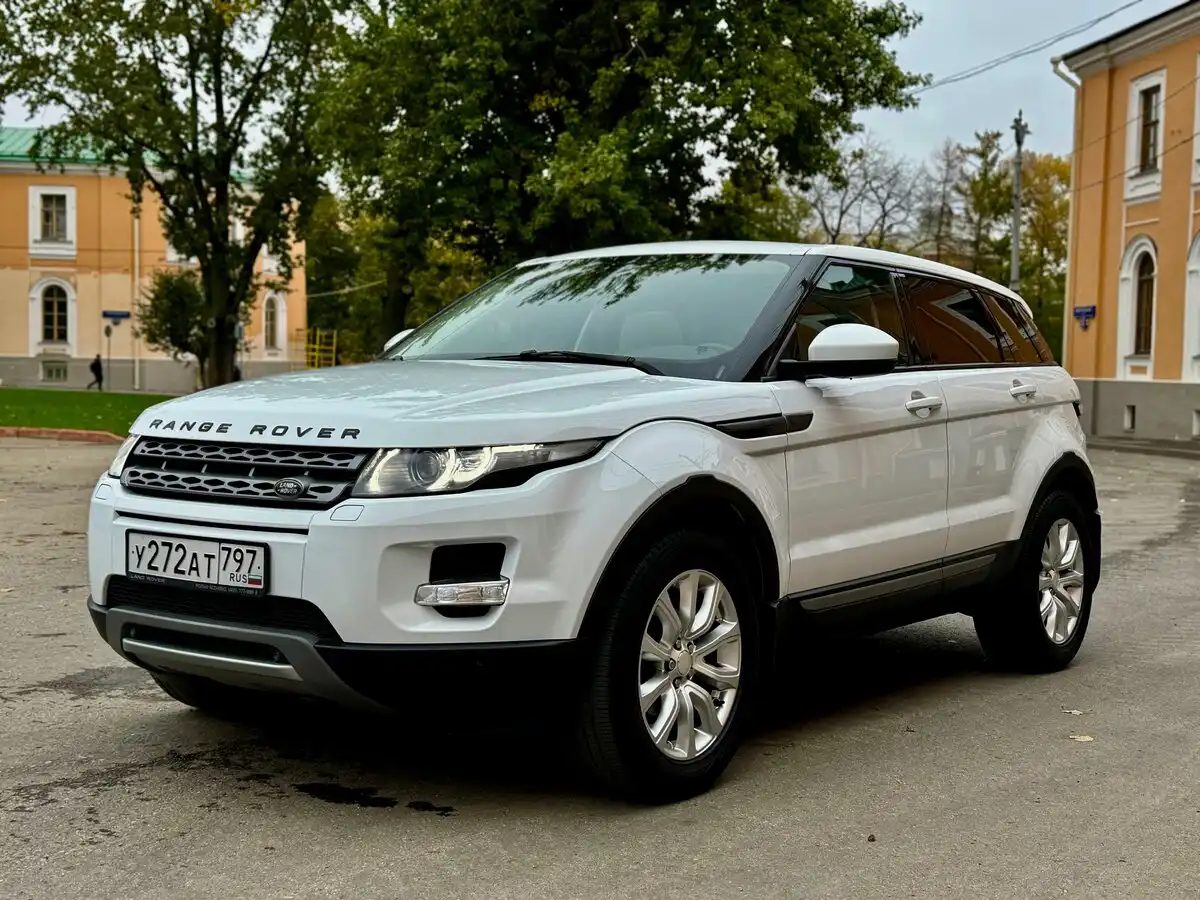 Фото автомобиля LAND ROVER RANGE ROVER EVOQUE, 2013 — госномер О559КС76. Цвет: Белый