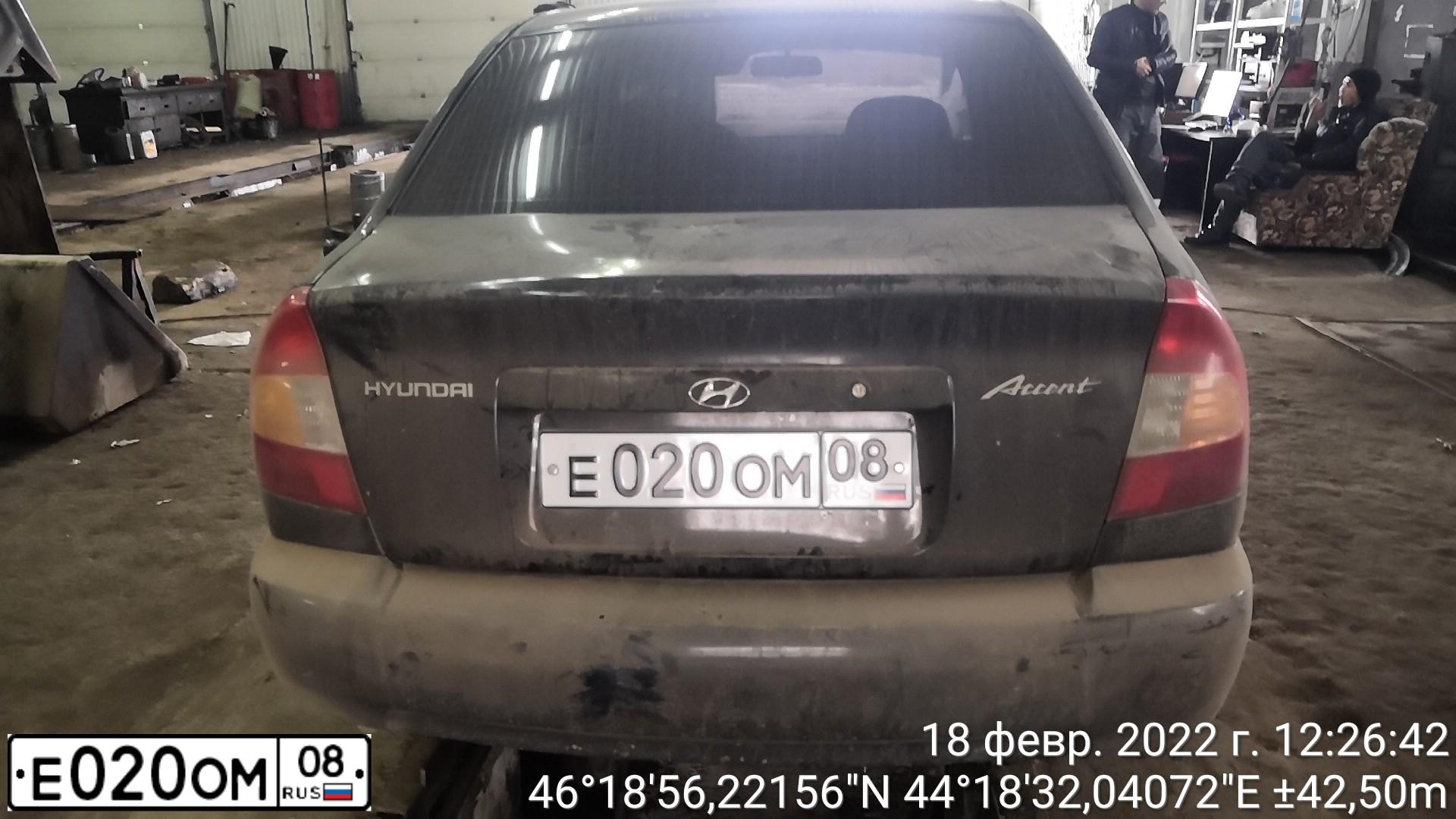 Фото автомобиля HYUNDAI ACCENT, 2007 — госномер Е226УА08. Цвет: ЧЕРНЫЙ