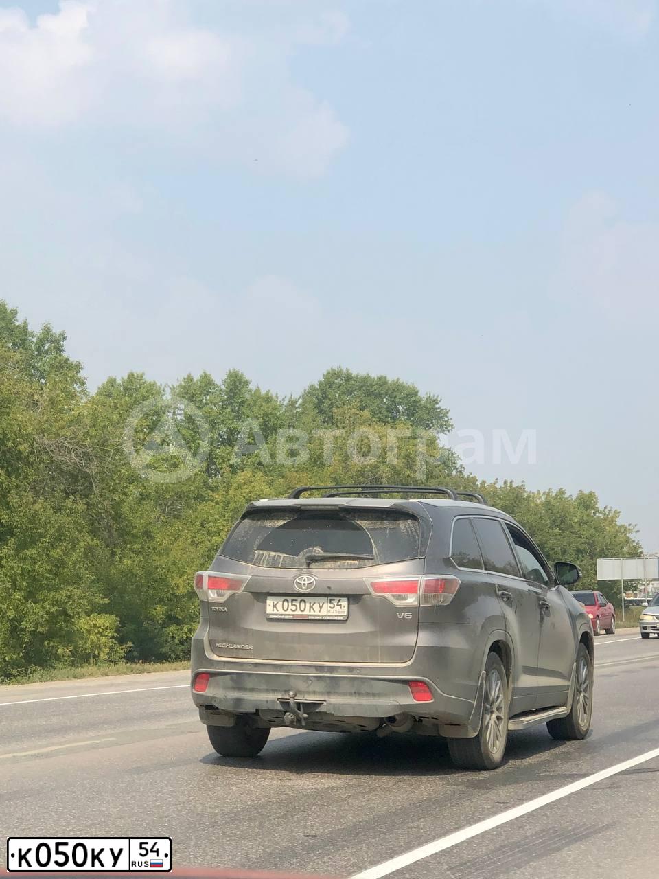 Фото автомобиля TOYOTA CAMRY, 2006 — госномер К050КУ54. Цвет: БЕЖЕВЫЙ
