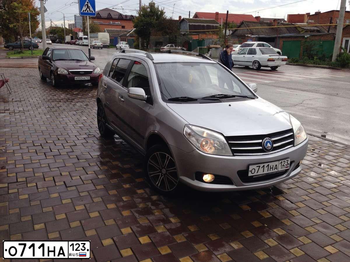 Фото автомобиля GEELY MK CROSS, 2012 — госномер В061ОВ61. Цвет: СЕРЕБРО