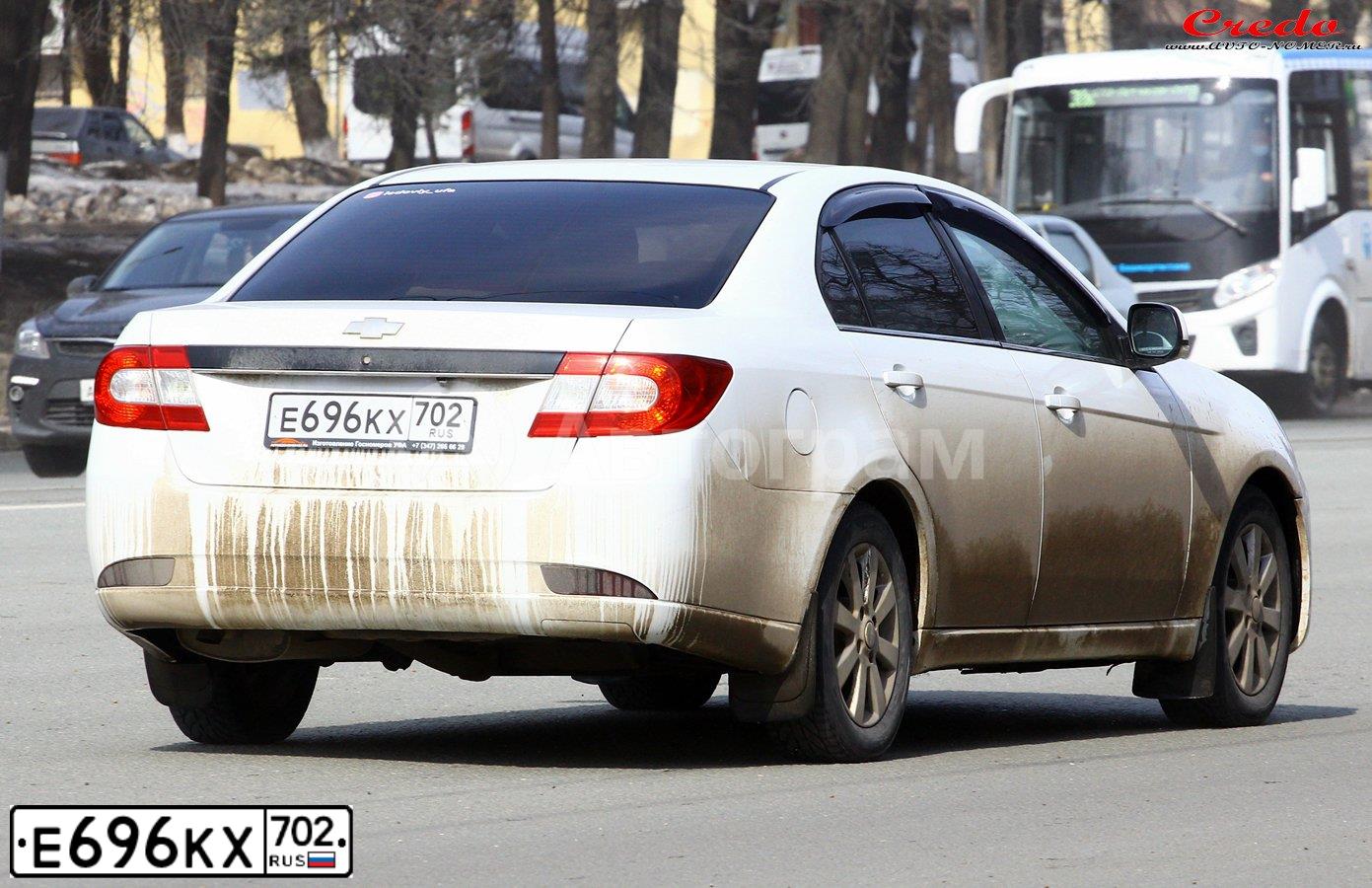 Фото автомобиля CHEVROLET EPICA, 2012 — госномер Е696КХ702. Цвет: Белый