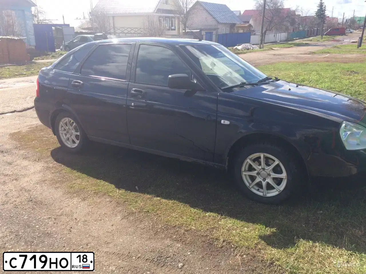 Фото автомобиля LADA 2172 PRIORA, 2011 — госномер С719НО18. Цвет: Сине-Черный