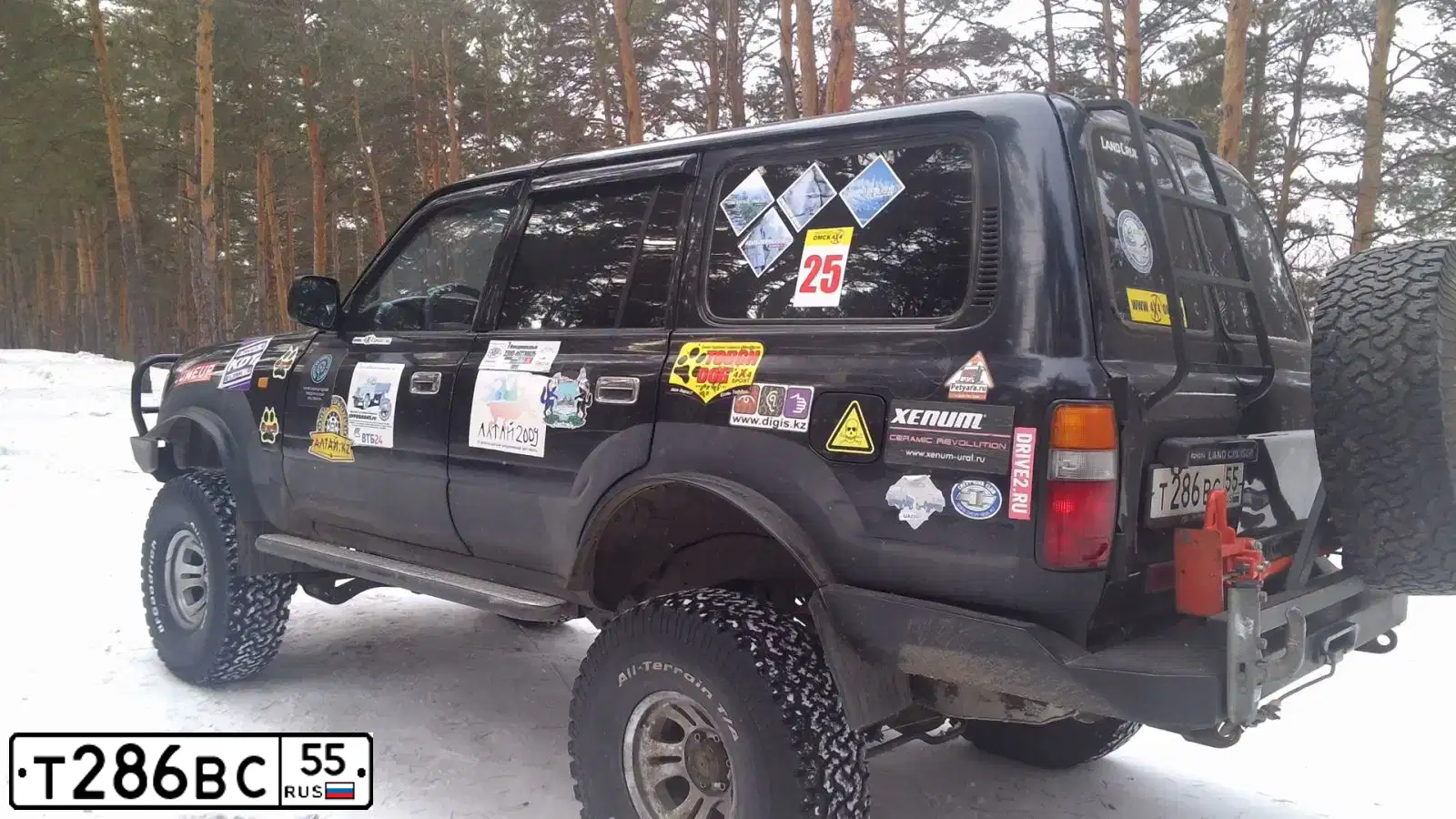Фото автомобиля TOYOTA LANDCRUISER, 1992 — госномер О443ЕО174. Цвет: ТЕМНО-СИНИЙ