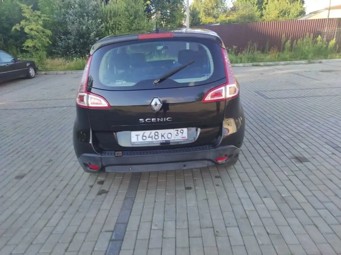 Фото автомобиля RENAULT MEGANE /GRAND/ SCENIC, 2011 — госномер Е344ХН178. Цвет: ЧЕРНЫЙ
