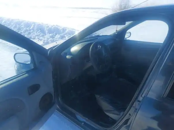Фото автомобиля RENAULT LOGAN, 2007 — госномер В713НА174. Цвет: ТЕМНО-СЕРЫЙ