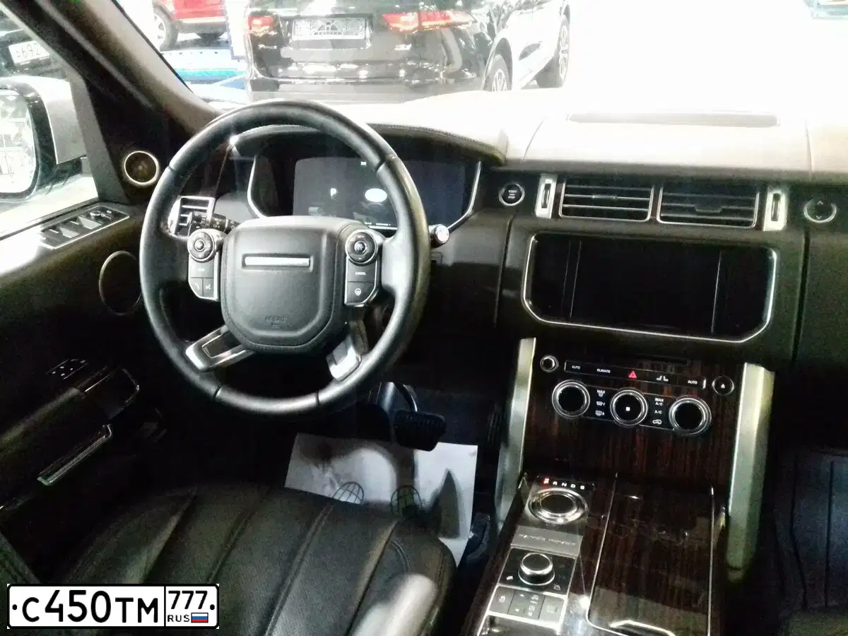 Фото автомобиля LAND ROVER RANGE ROVER, 2014 — госномер Е526ЕУ550. Цвет: БЕЖЕВО-СЕРЫЙ