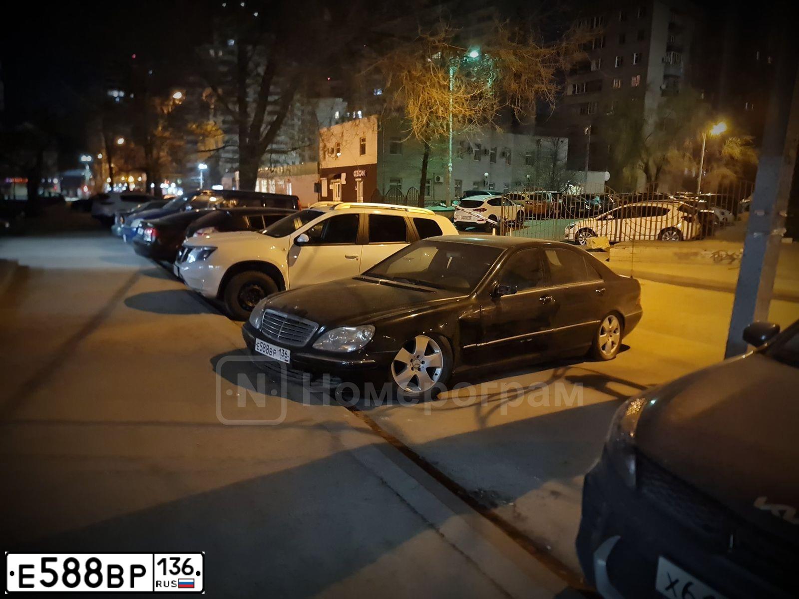 Фото автомобиля MERCEDES S-KLASSE, 2002 — госномер М563АМ199. Цвет: ЧЕРНЫЙ