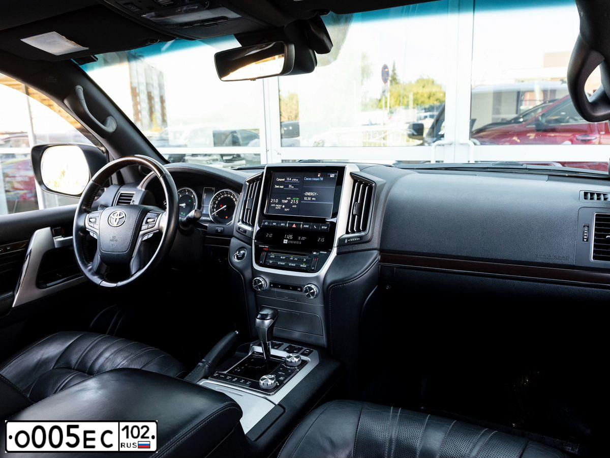 Фото автомобиля TOYOTA LANDCRUISER 200, 2015 — госномер О005ЕС102. Цвет: ЧЕРНЫЙ