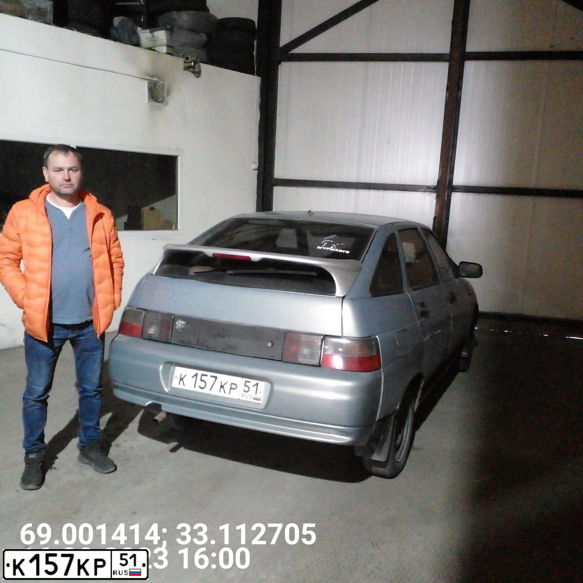 Фото автомобиля LADA 2112, 2002 — госномер В765РН51. Цвет: ЗОЛОТИСТО-СЕРЫЙ