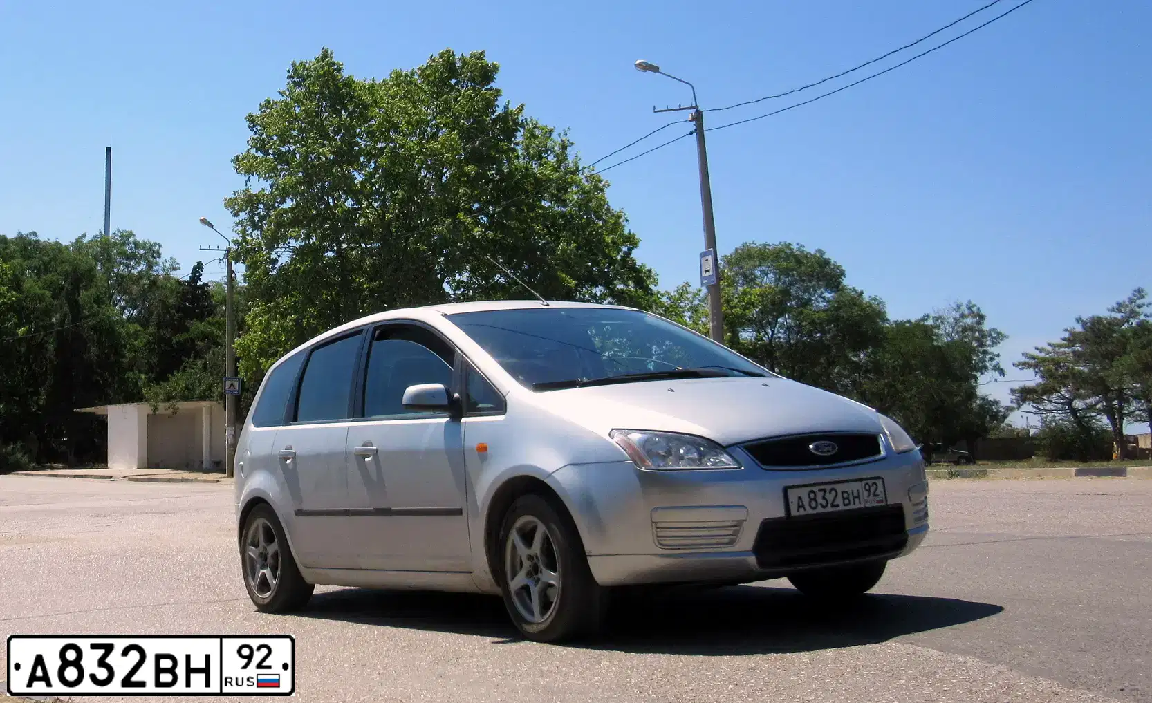 Фото автомобиля FORD FOCUS C-MAX, 2003 — госномер А832ВН92. Цвет: Серый