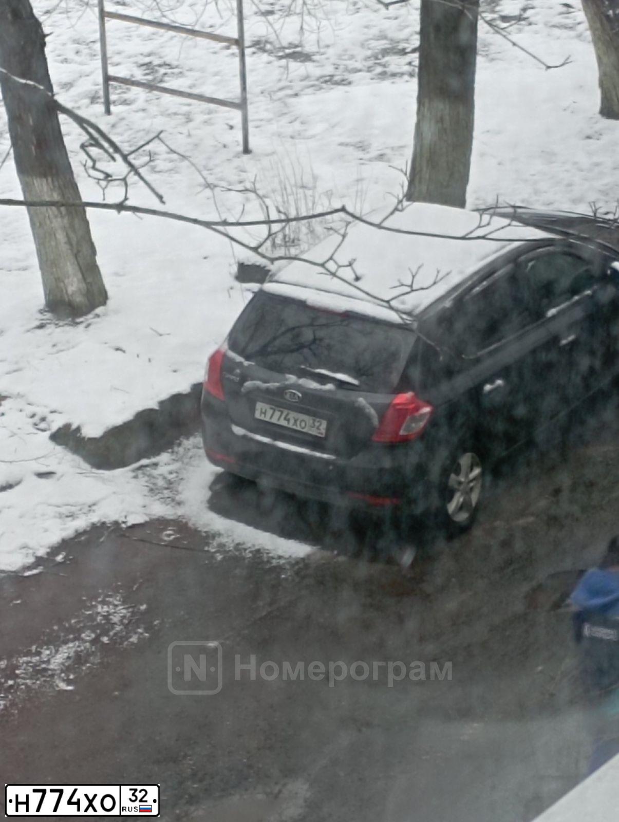 Фото автомобиля KIA CEE'D, 2011 — госномер Т376ТТ32. Цвет: СЕРЫЙ