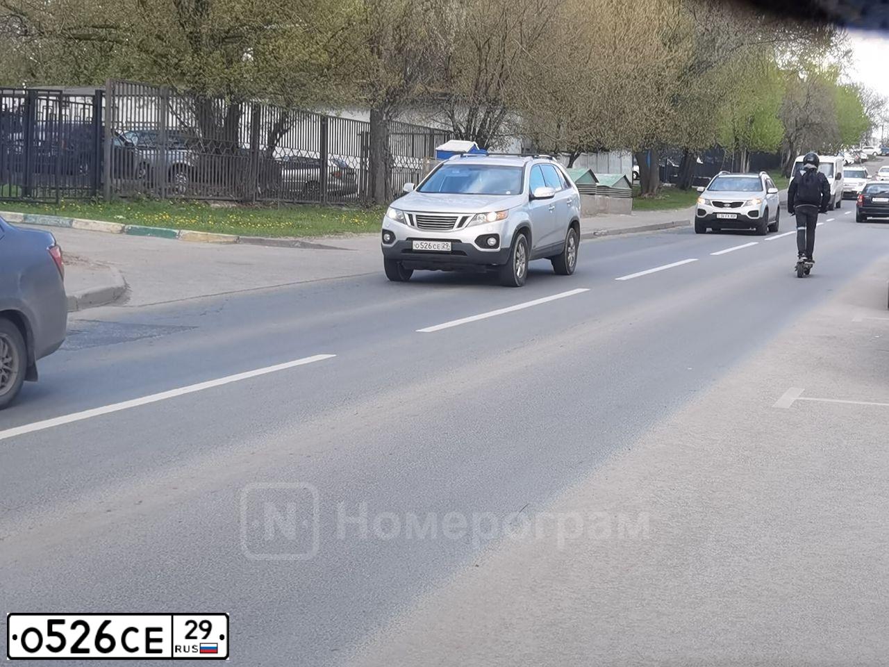Фото автомобиля KIA SORENTO, 2011 — госномер О526СЕ29. Цвет: СЕРЕБРИСТЫЙ