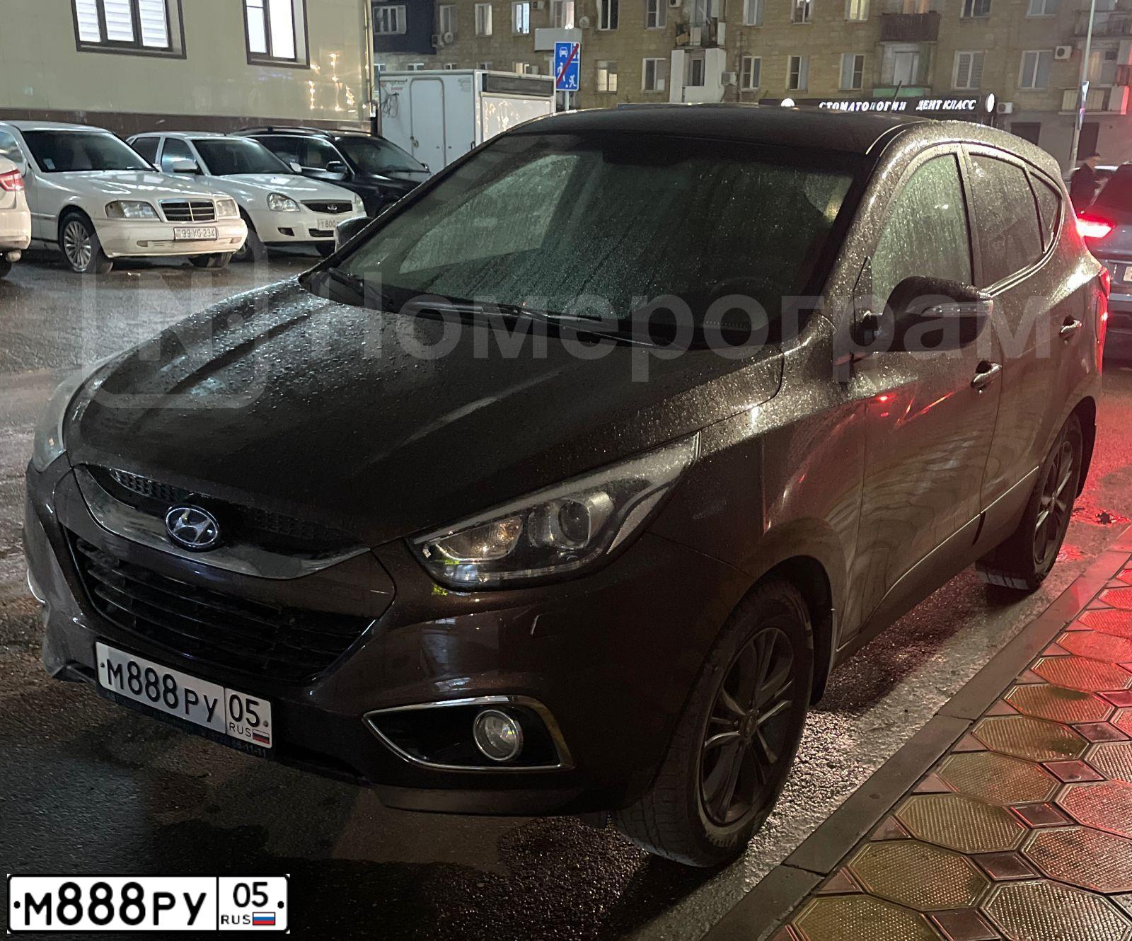 Фото автомобиля HYUNDAI IX35, 2015 — госномер М888РУ05. Цвет: коричневый