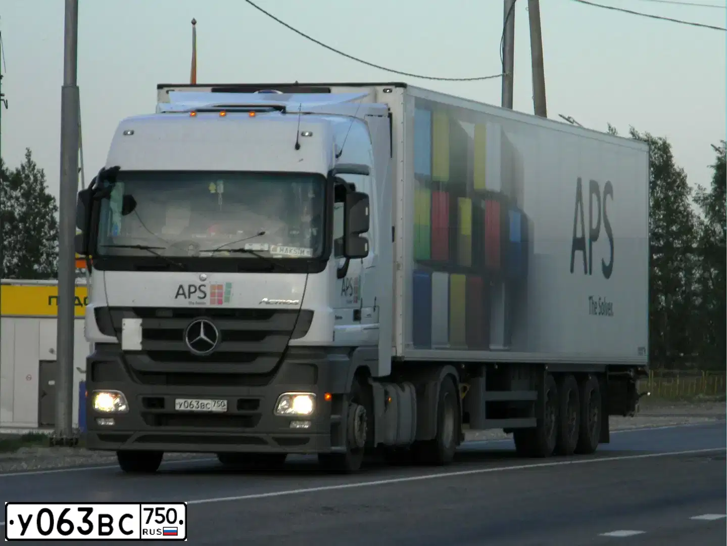 Фото автомобиля MERCEDES ACTROS, 2013 — госномер Х041АМ161. Цвет: Белый