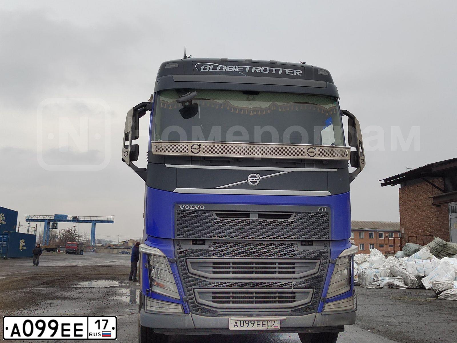 Фото автомобиля VOLVO SERIE FH /6X2/, 2018 — госномер А099ЕЕ17. Цвет: синий