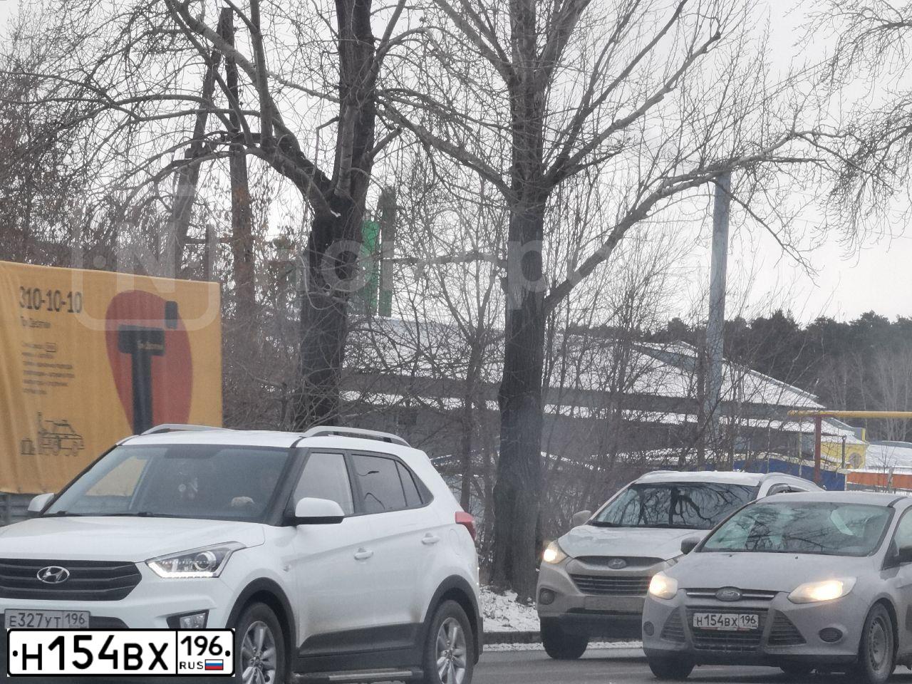 Фото автомобиля FORD FOCUS, 2013 — госномер Н154ВХ196. Цвет: СЕРЫЙ