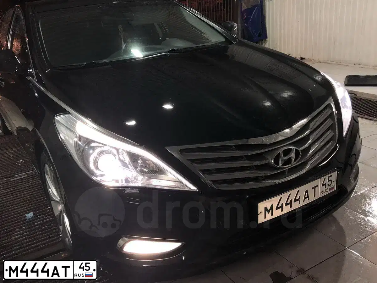 Фото автомобиля HYUNDAI GRANDEUR, 2013 — госномер М444АТ45. Цвет: ЧЕРНЫЙ