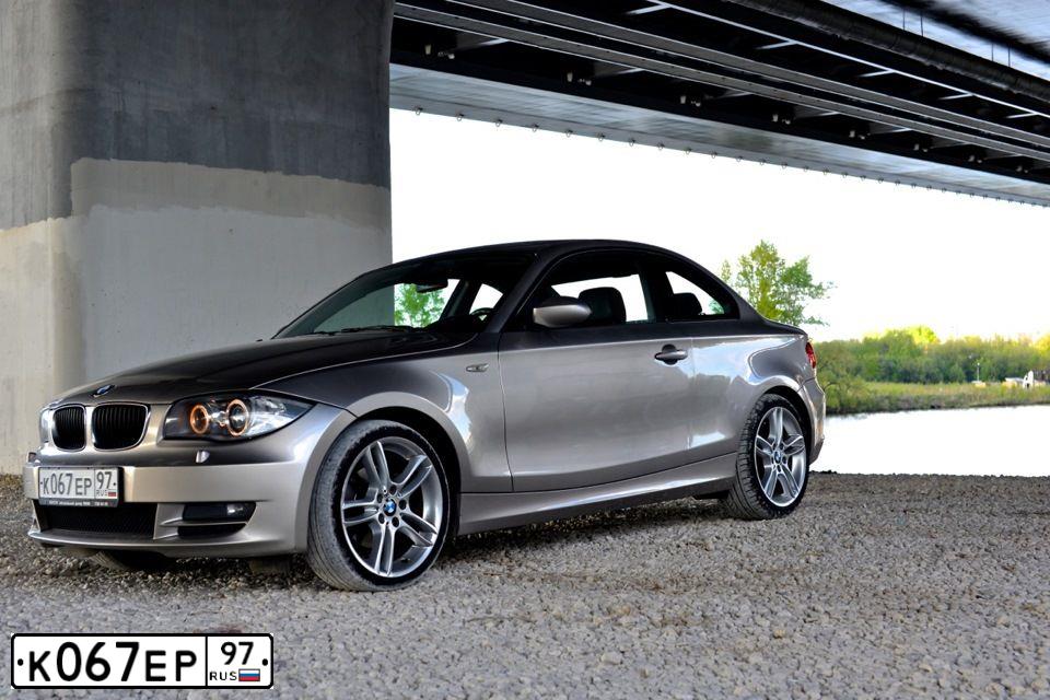 Фото автомобиля BMW SERIE 1, 2008 — госномер Т391ВС550. Цвет: Серый