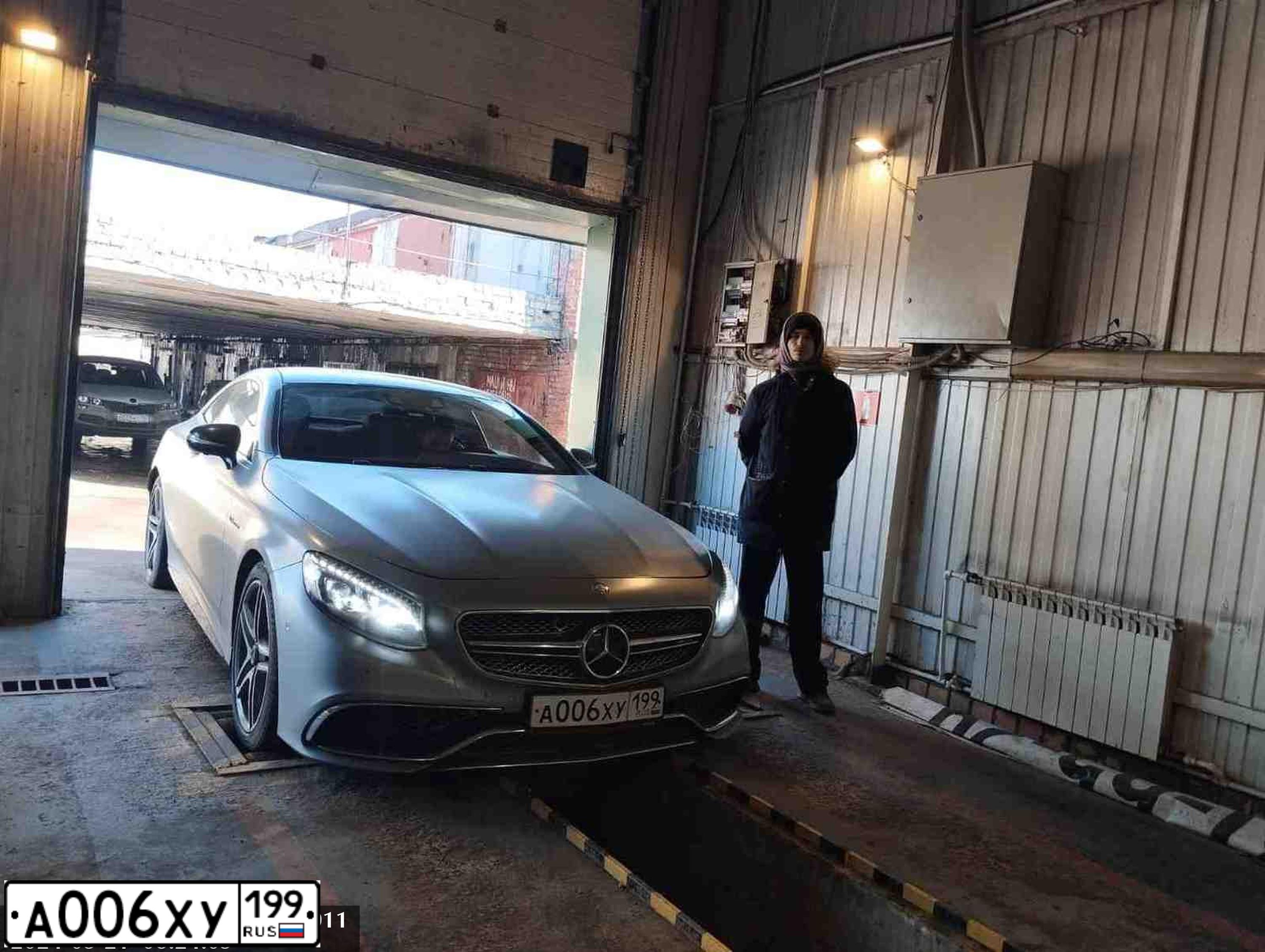 Фото автомобиля MERCEDES-BENZ S63, 2015 — госномер Р827НО03. Цвет: Серый