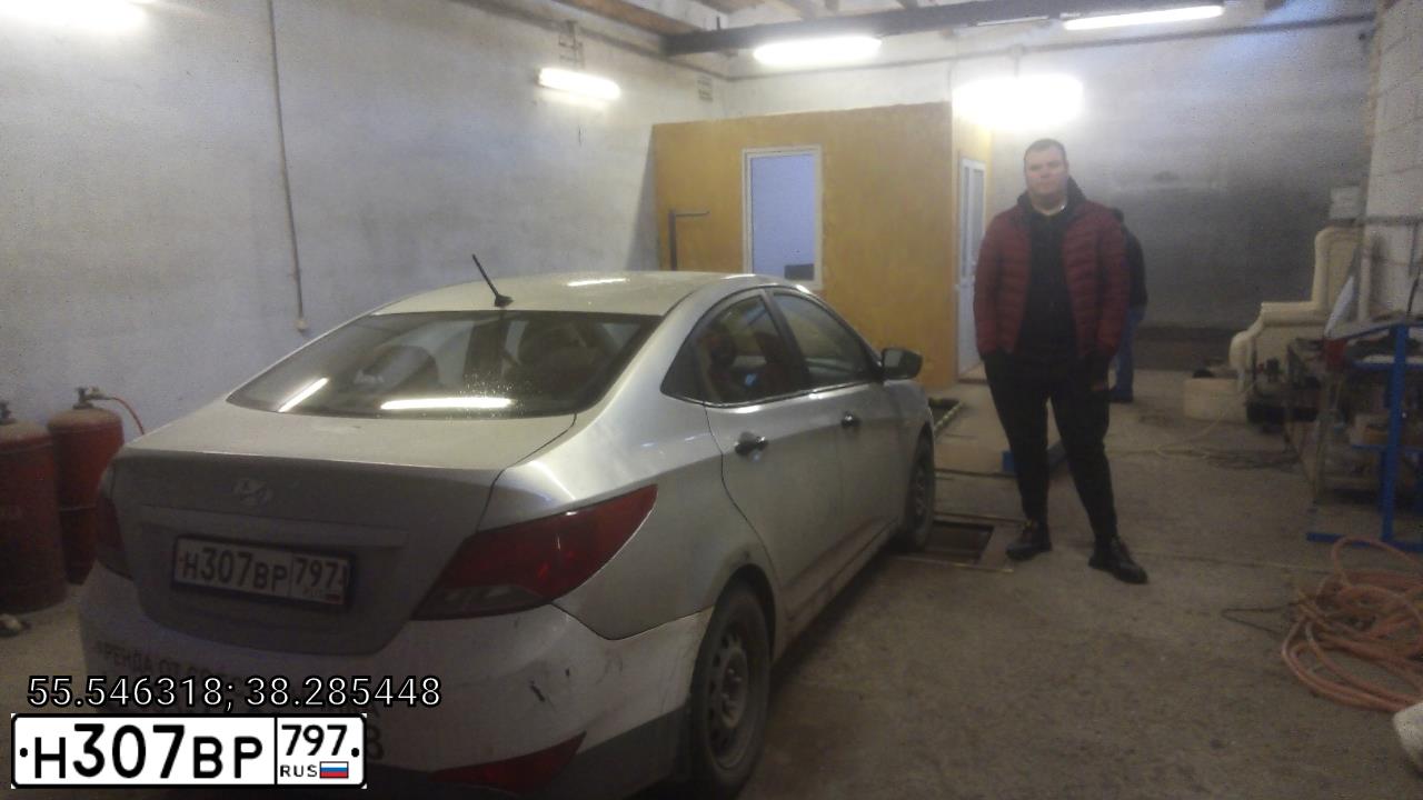 Фото автомобиля HYUNDAI SOLARIS, 2015 — госномер Н307ВР797. Цвет: БЕЛЫЙ ЖЕЛТЫЙ СЕРЫЙ