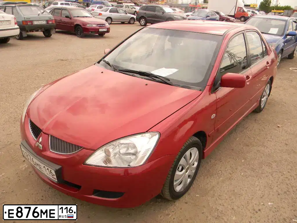 Фото автомобиля MITSUBISHI LANCER, 2004 — госномер Е876МЕ116. Цвет: Красный