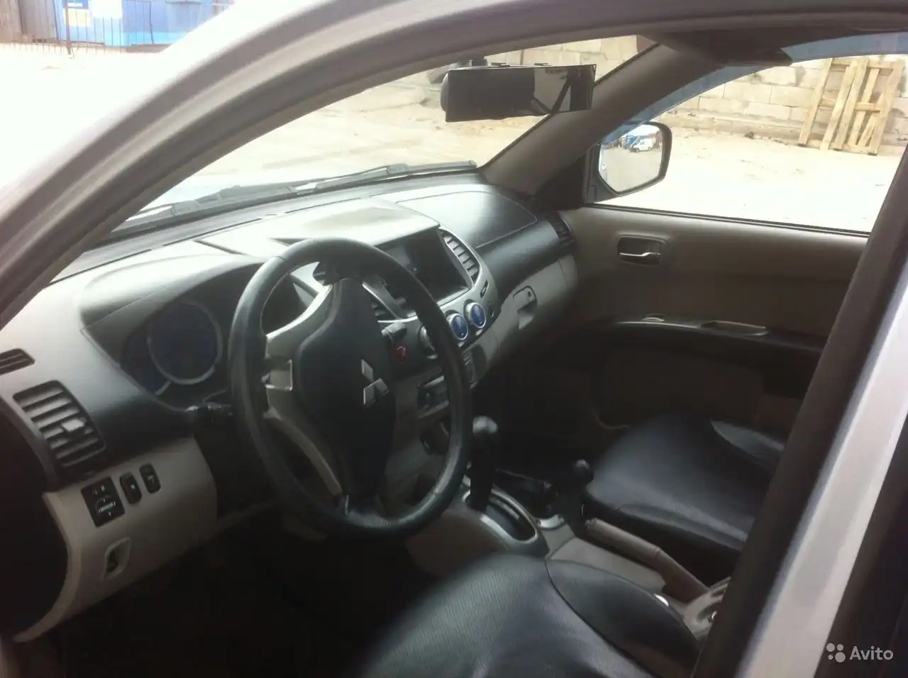 Фото автомобиля MITSUBISHI L 200, 2007 — госномер Н167ВР797. Цвет: СЕРЫЙ