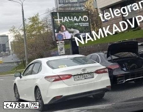 Фото автомобиля TOYOTA CAMRY, 2019 — госномер С473ВА790. Цвет: Белый
