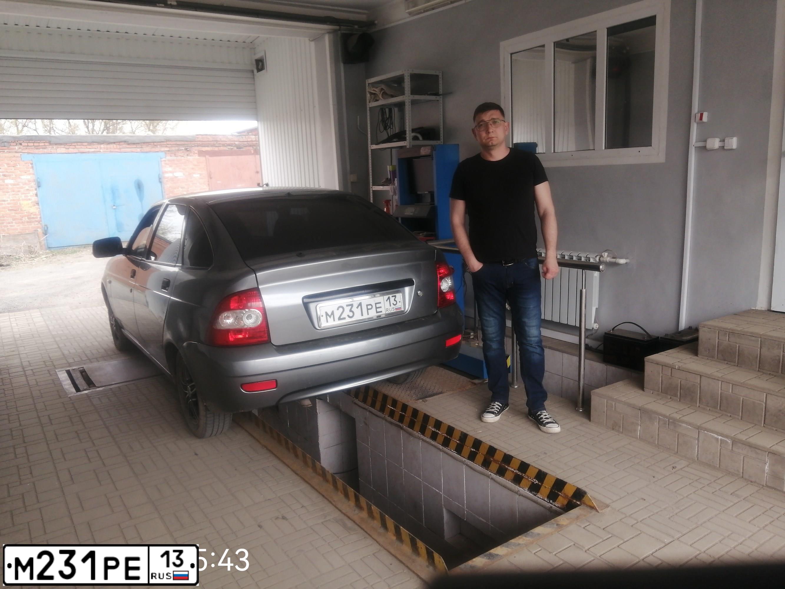 Фото автомобиля LADA 2172 PRIORA, 2011 — госномер Е951ОС13. Цвет: средний серо-зеленый металлик