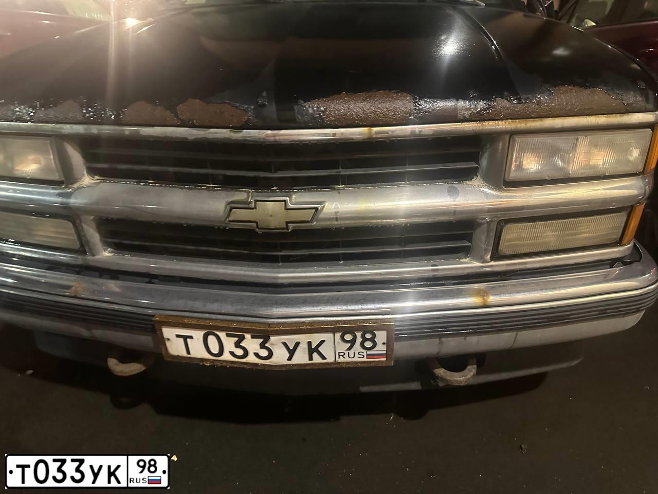Фото автомобиля CHEVROLET TAHOE, 1995 — госномер Т033УК98. Цвет: ЧЕРНЫЙ