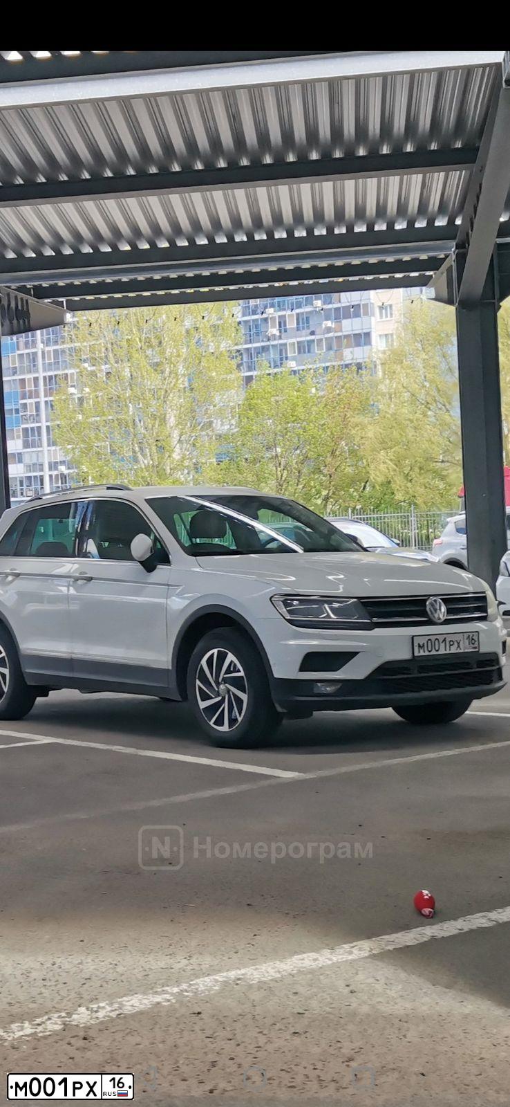Фото автомобиля RENAULT DUSTER, 2015 — госномер М001РХ16. Цвет: ЧЕРНЫЙ
