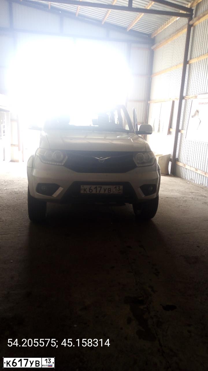 Фото автомобиля UAZ Z 3163 PATRIOT, 2015 — госномер Р194РН777. Цвет: СЕРЕБ ЖЕЛТ МЕТАЛЛИК