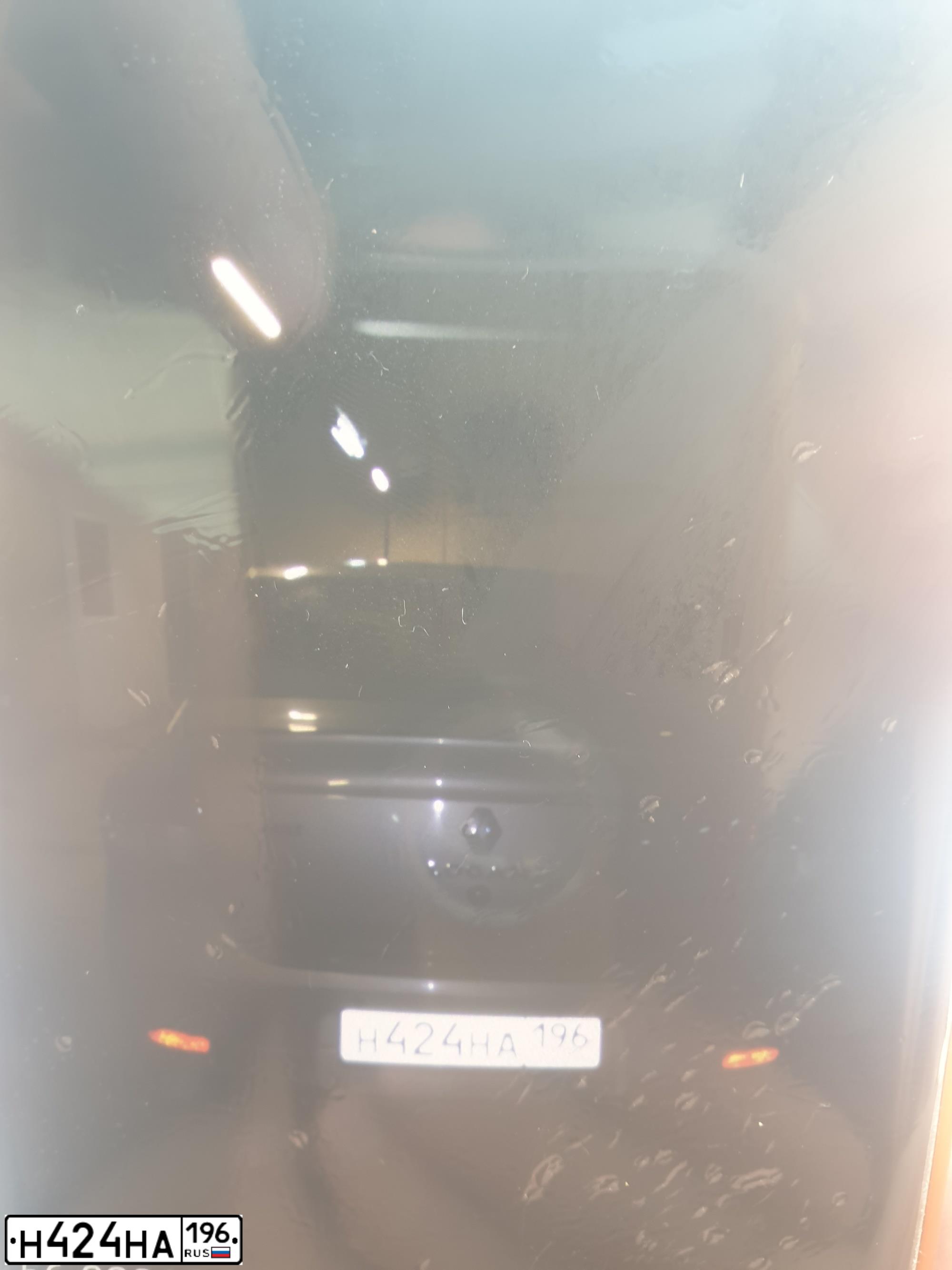Фото автомобиля RENAULT LOGAN, 2014 — госномер Н424НА196. Цвет: БЕЖЕВЫЙ