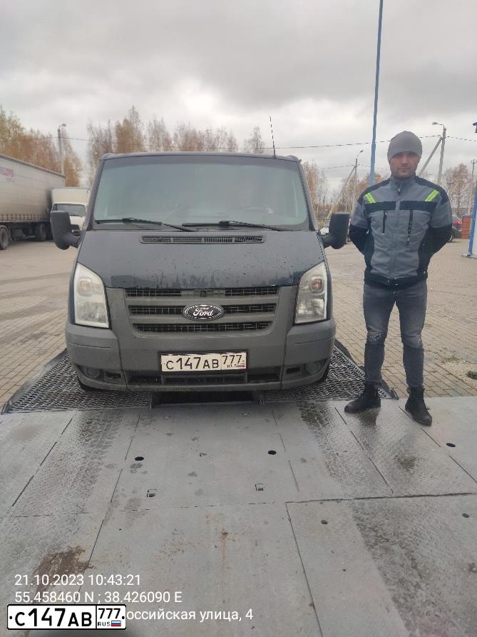 Фото автомобиля FORD TRANSIT, 2010 — госномер С147АВ777. Цвет: СИНИЙ
