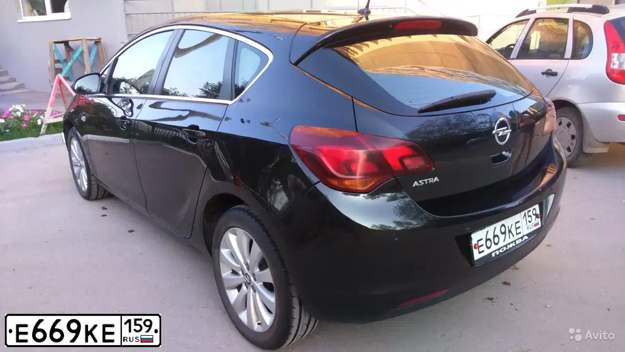 Фото автомобиля OPEL ASTRA, 2012 — госномер С358ТЕ196. Цвет: ЧЕРНЫЙ