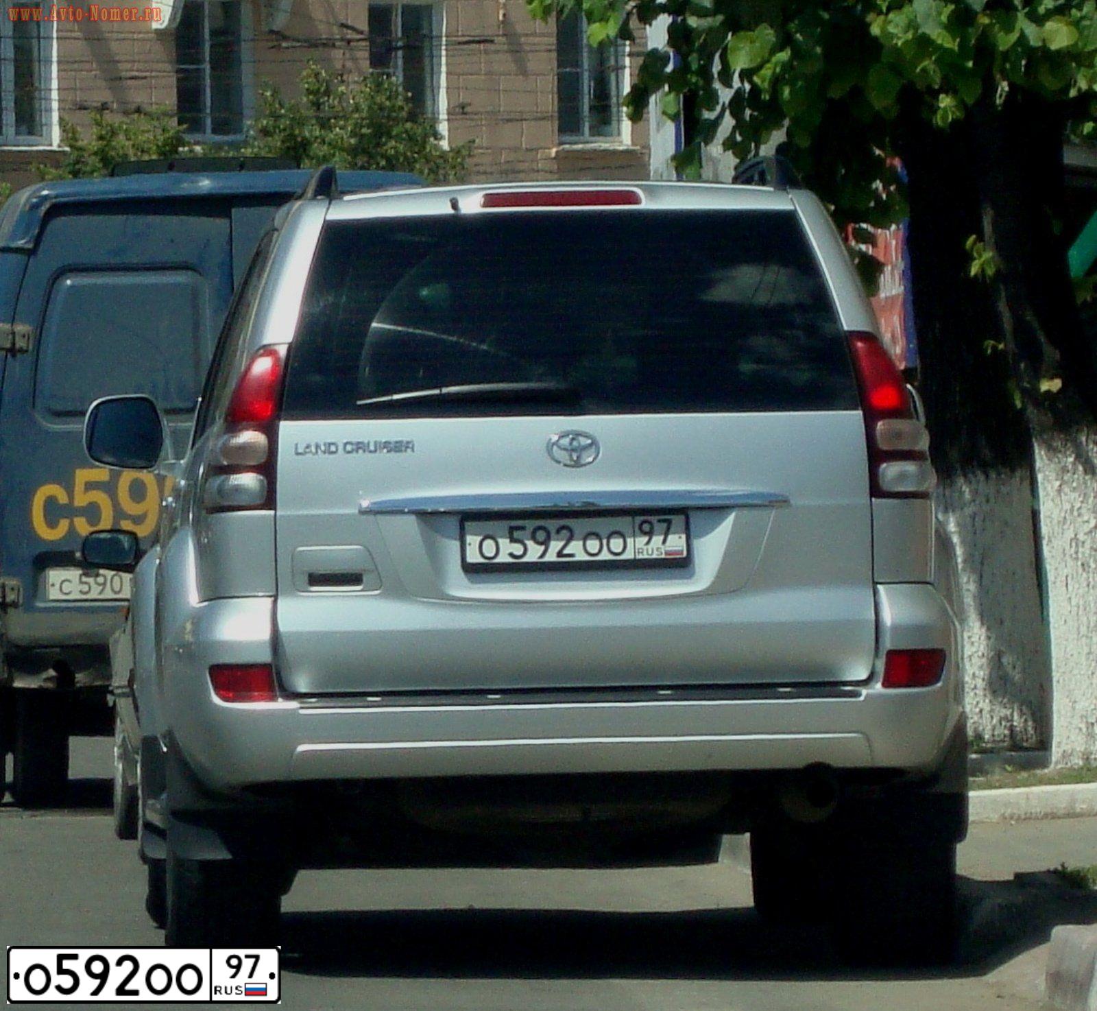 Фото автомобиля TOYOTA HIGHLANDER, 2002 — госномер О592ОО97. Цвет: ЧЕРНЫЙ
