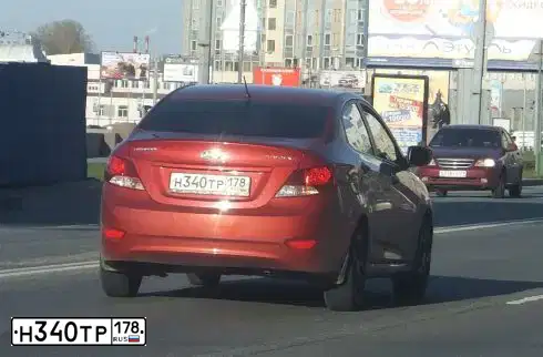 Фото автомобиля HYUNDAI SOLARIS, 2013 — госномер Н340ТР178. Цвет: КРАСНЫЙ ГРАНАТ
