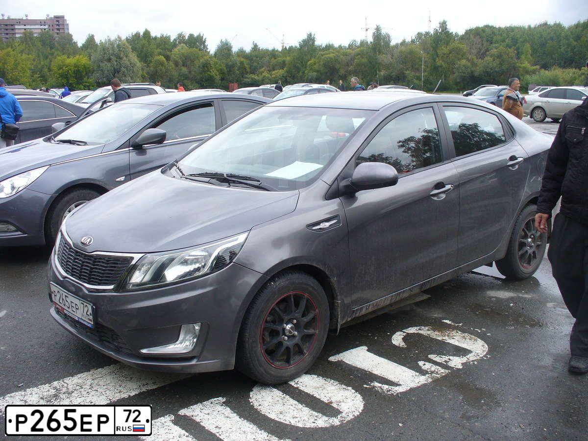 Фото автомобиля KIA RIO, 2013 — госномер Р265ЕР72. Цвет: СЕРЫЙ