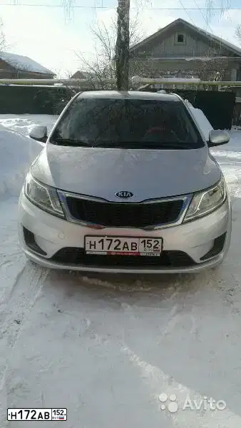 Фото автомобиля KIA RIO, 2013 — госномер Н172АВ152. Цвет: СВЕТЛО-СЕРЫЙ