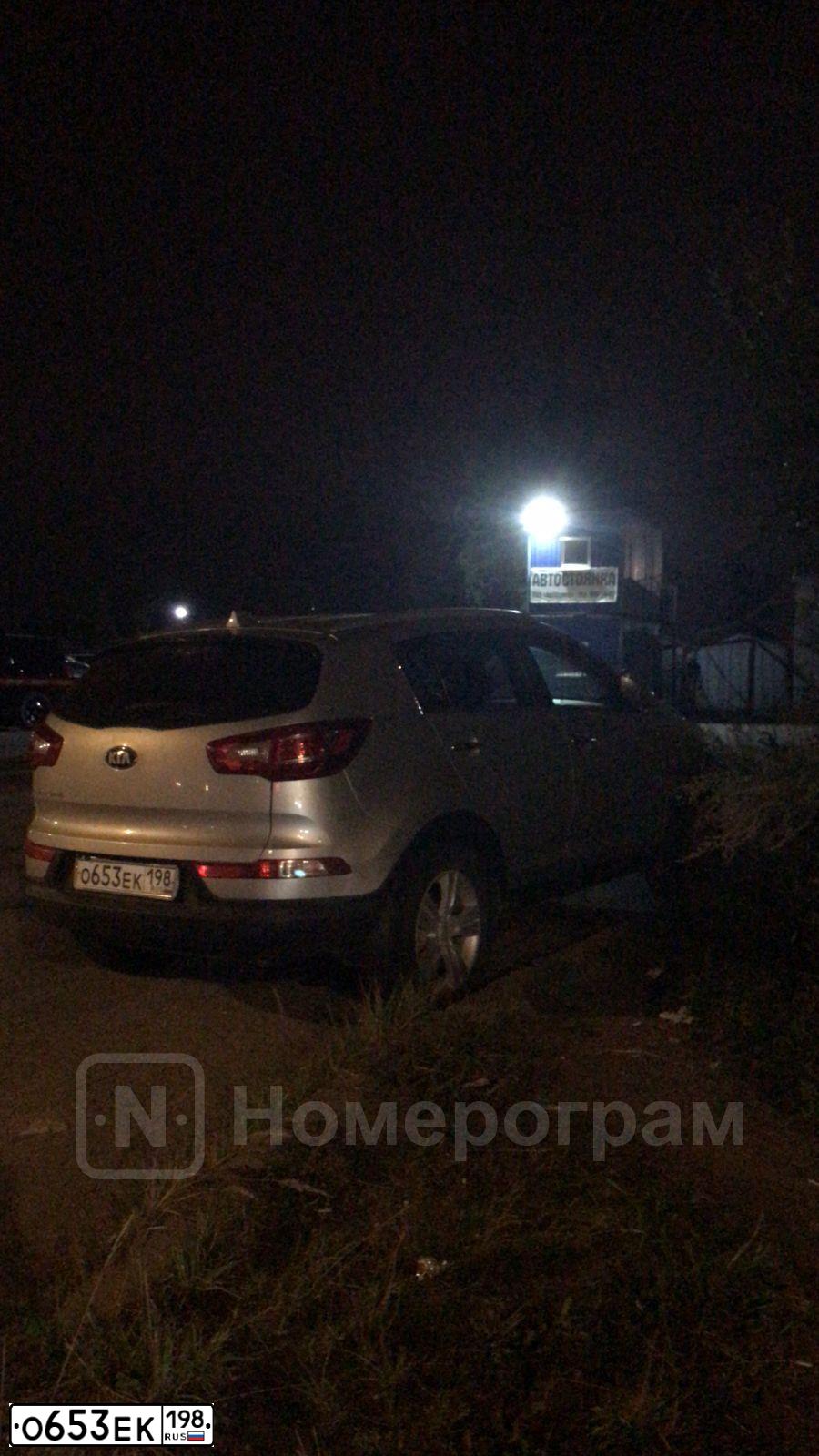 Фото автомобиля KIA SPORTAGE, 2013 — госномер О653ЕК198. Цвет: ПЕРЛАМ.-СЕРЕБРИСТЫЙ
