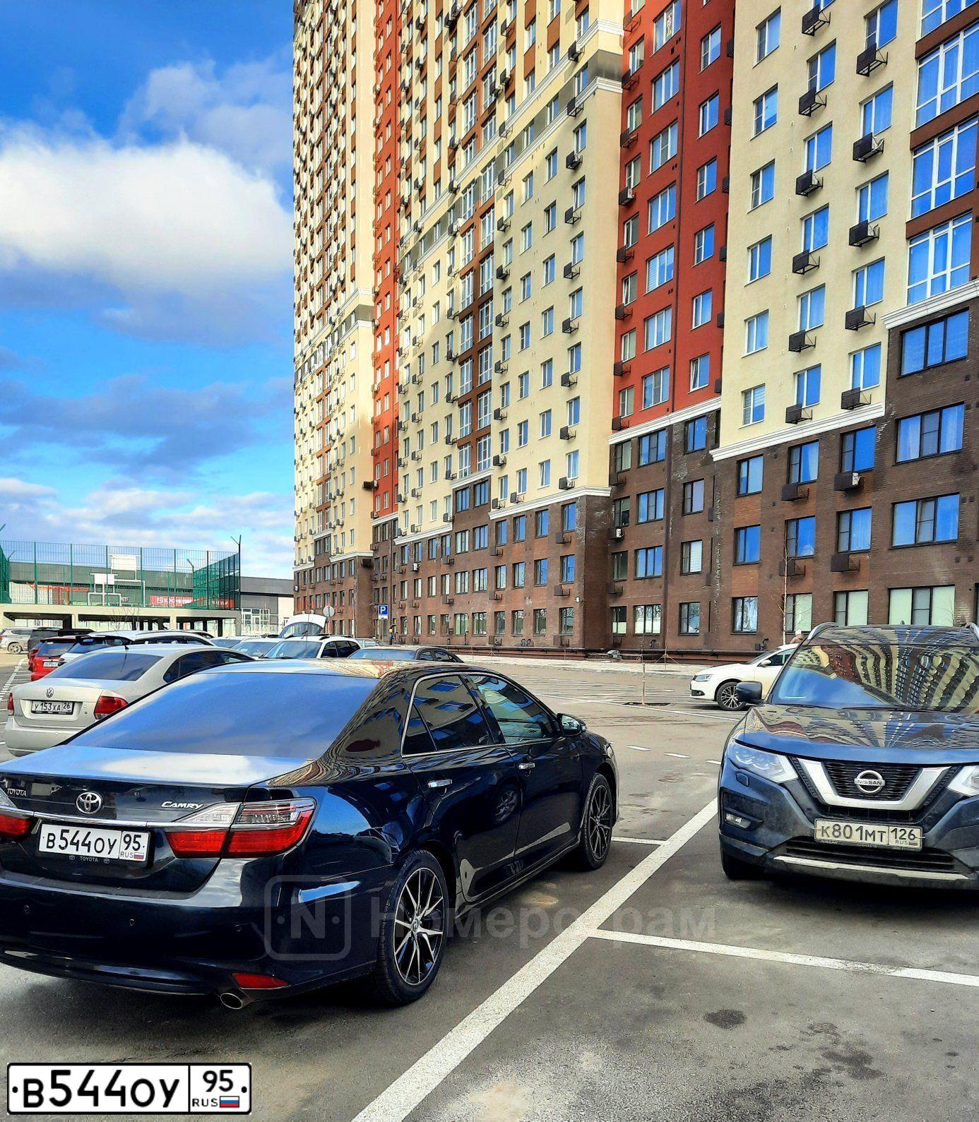 Фото автомобиля TOYOTA CAMRY, 2014 — госномер В446ОВ126. Цвет: ЧЕРНЫЙ МЕТАЛЛИК