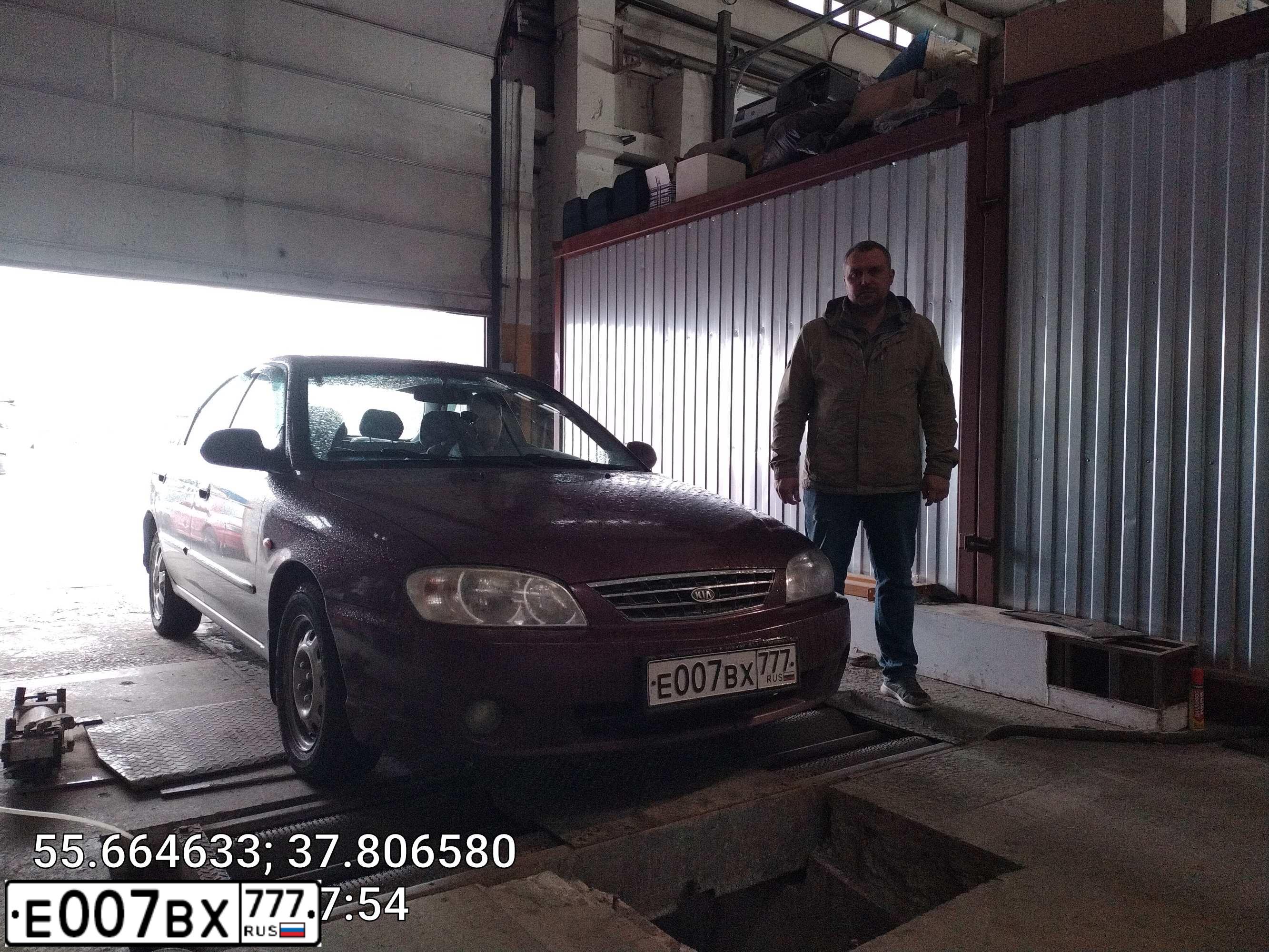 Фото автомобиля KIA SPECTRA, 2008 — госномер Е007ВХ777. Цвет: Красный