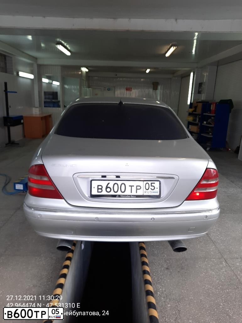 Фото автомобиля MERCEDES S-KLASSE, 1999 — госномер В600ТР05. Цвет: БЕЛЫЙ(СЕРЕБРИСТЫЙ