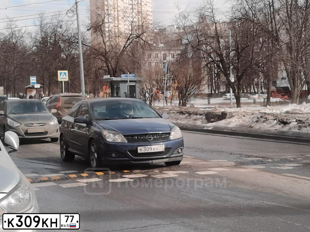 Фото автомобиля OPEL ASTRA, 2008 — госномер К309КН77. Цвет: синий